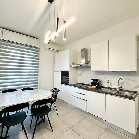 Appartamento Dolce Vita - Free Parking Como Exterior photo
