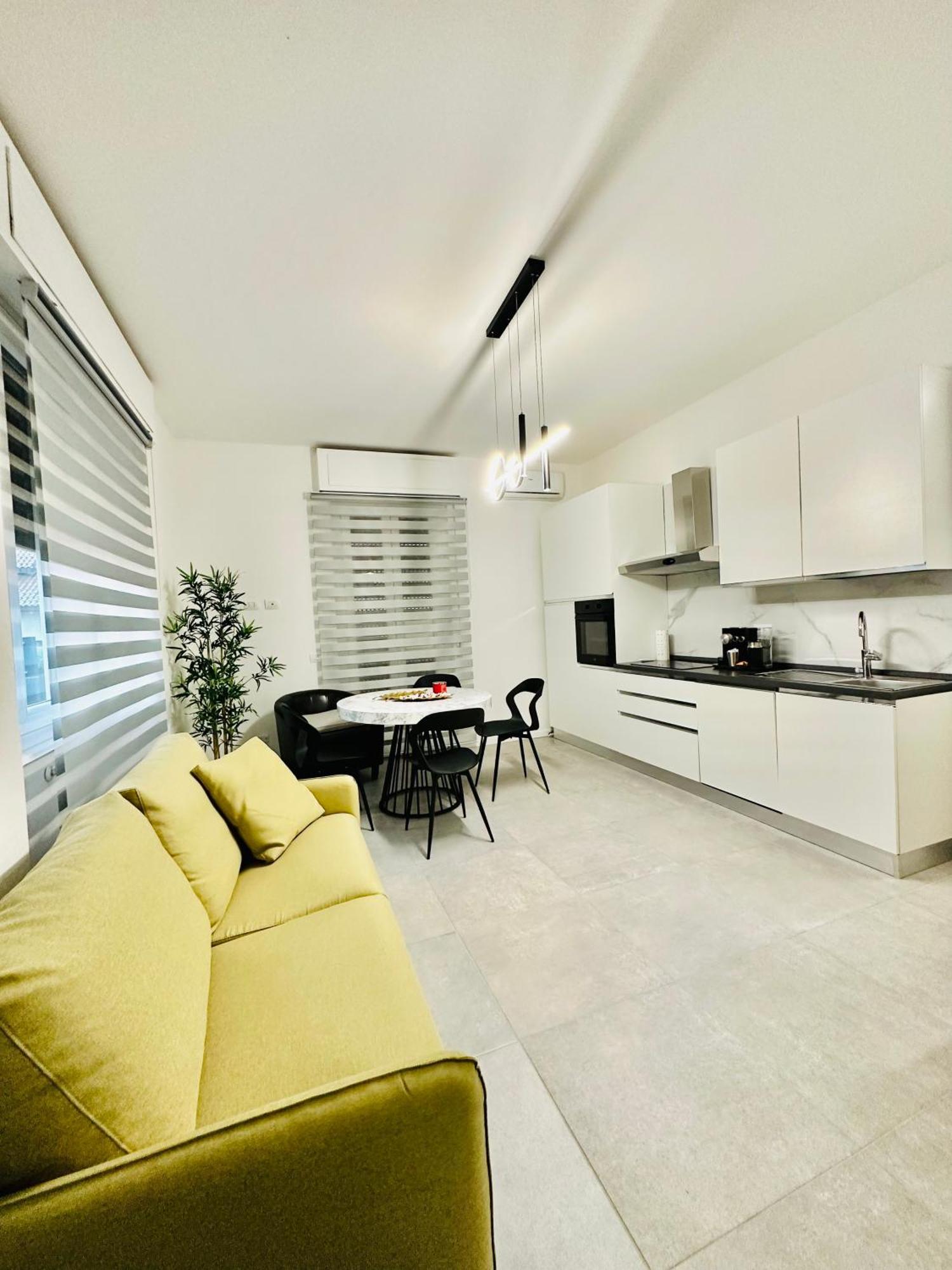 Appartamento Dolce Vita - Free Parking Como Exterior photo