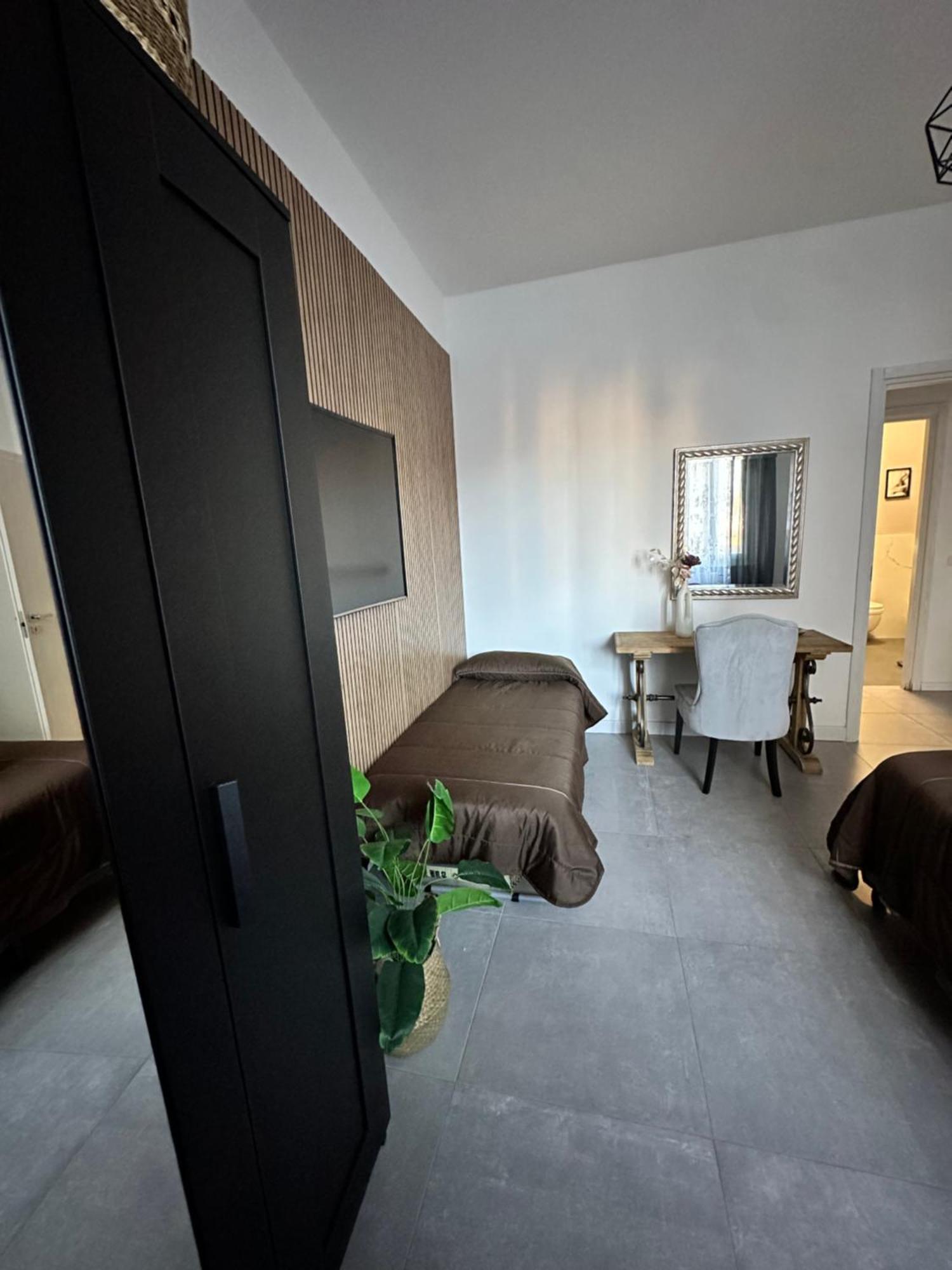 Appartamento Dolce Vita - Free Parking Como Exterior photo